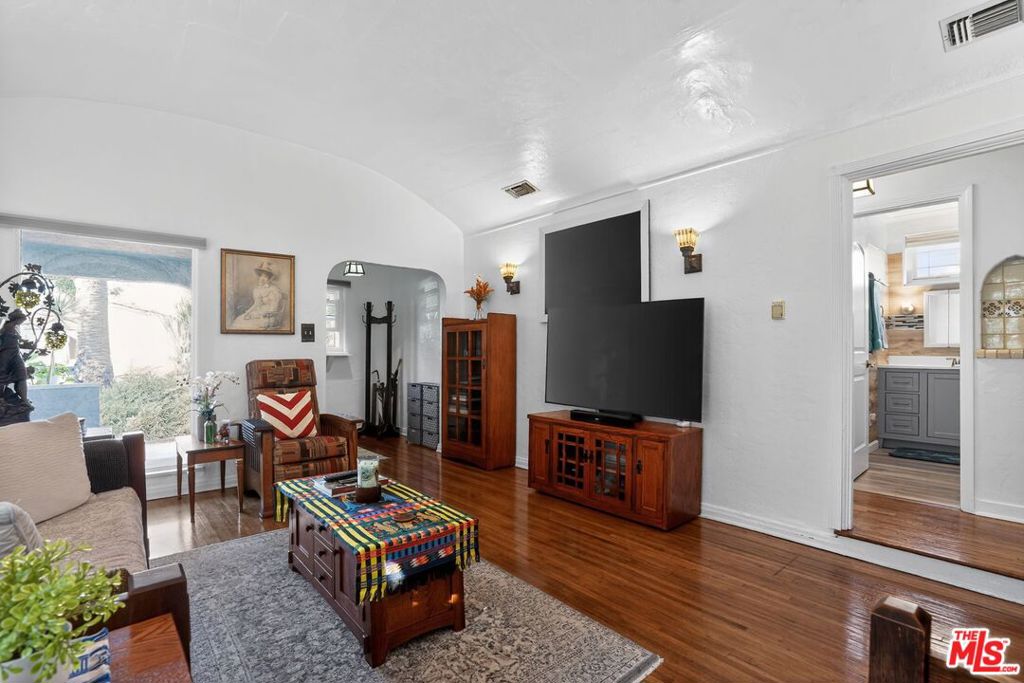 1756 S Genesee Avenue