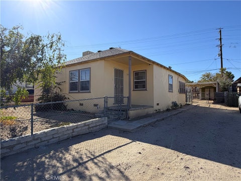 Photo of 720 Nancy ST, Barstow, CA 92311 (MLS # HD26201950)