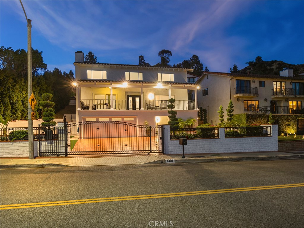 1426 E Tujunga Avenue