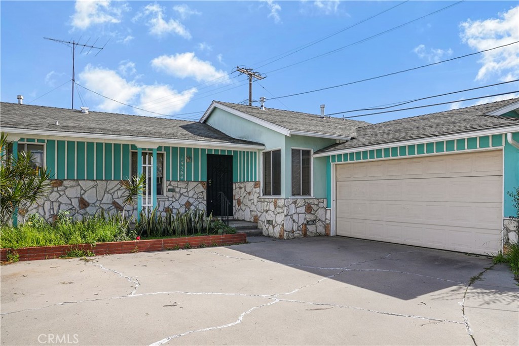 14564 14564 Charlemagne Ave