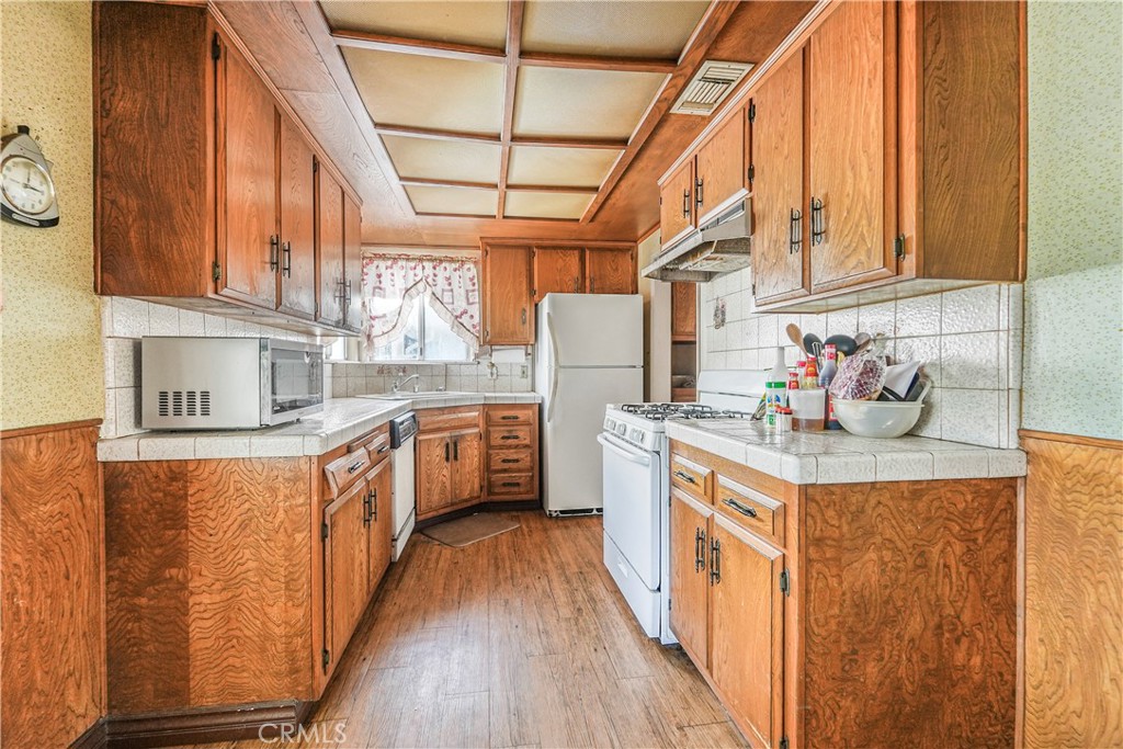 14564 14564 Charlemagne Ave