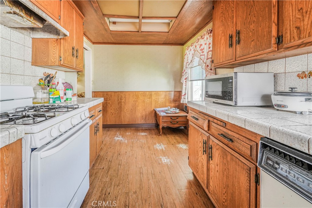 14564 14564 Charlemagne Ave