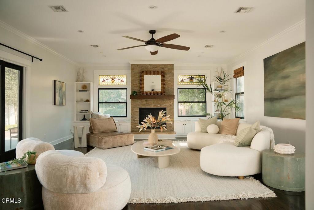 900 W Roses Road