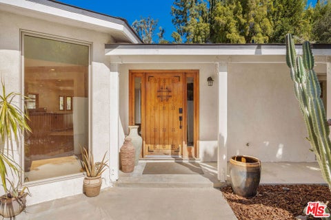 Photo of 3058 Hollycrest Place, Los Angeles, CA 90068 (MLS # 26101670)