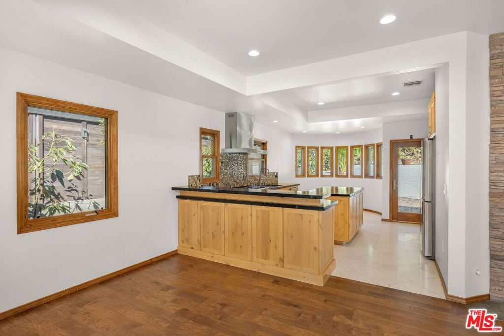 3058 Hollycrest Place