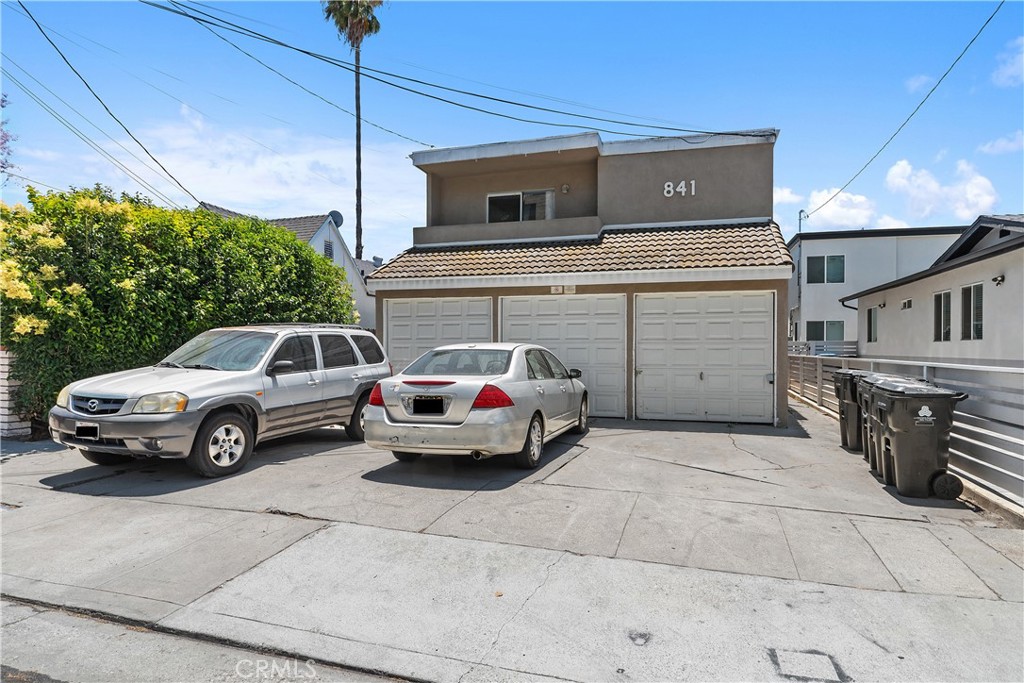 Not many investment properties allow you to purchase to live in a 4bed/2bath unit while renting the other three 2bed/1bath, or simply find a new tenant for the vacant unit! This well maintained 4-unit building is centrally and conveniently located in San Pedro, just a few minutes away from access to the 110 freeway, the ocean, and easy access to restaurants and coffee shops!
THE NET OPERATING INCOME IS BASED ON CURRENT PROPERTY TAXES AND ACCOUNTS FOR PROFORMA REVENUE OF THE 4bed UNIT.
Information is deemed reliable but not guaranteed. Buyers to verify.
Unit #4 available for showings. A Supra is on the property (see instructions). DO NOT DISTURB OCCUPANTS OF UNITS #1, #2, and #3.
PICTURES OF UNITS #1, #2, and #3 ARE UPLOADED AS A SUPPLEMENT.