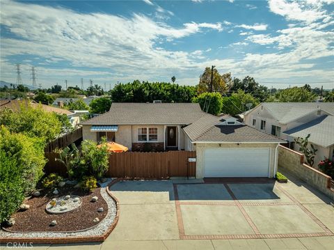 Photo of 14318 Carl St, Arleta, CA 91331 (MLS # GD25245951) Photo of 14318 Carl St, Arleta, CA 91331 (MLS # GD25245951)