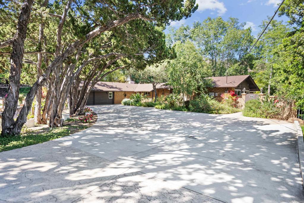 4201 Avenida Gregory