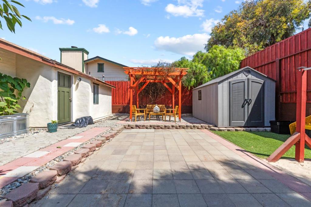 1494 Darwin Street