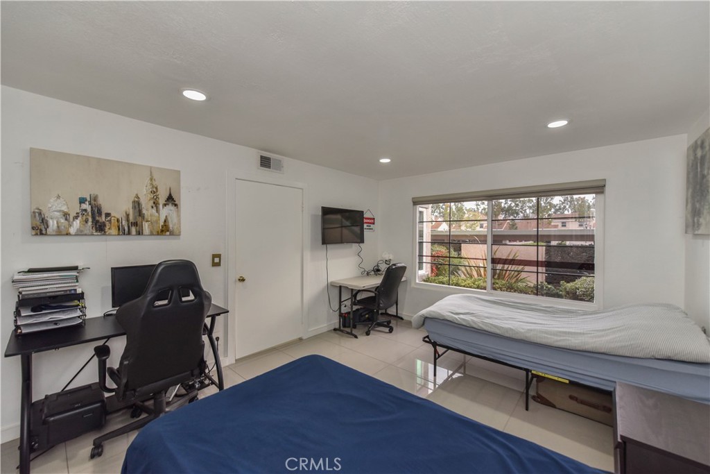 Columbia Square (CS) - Residential Lease