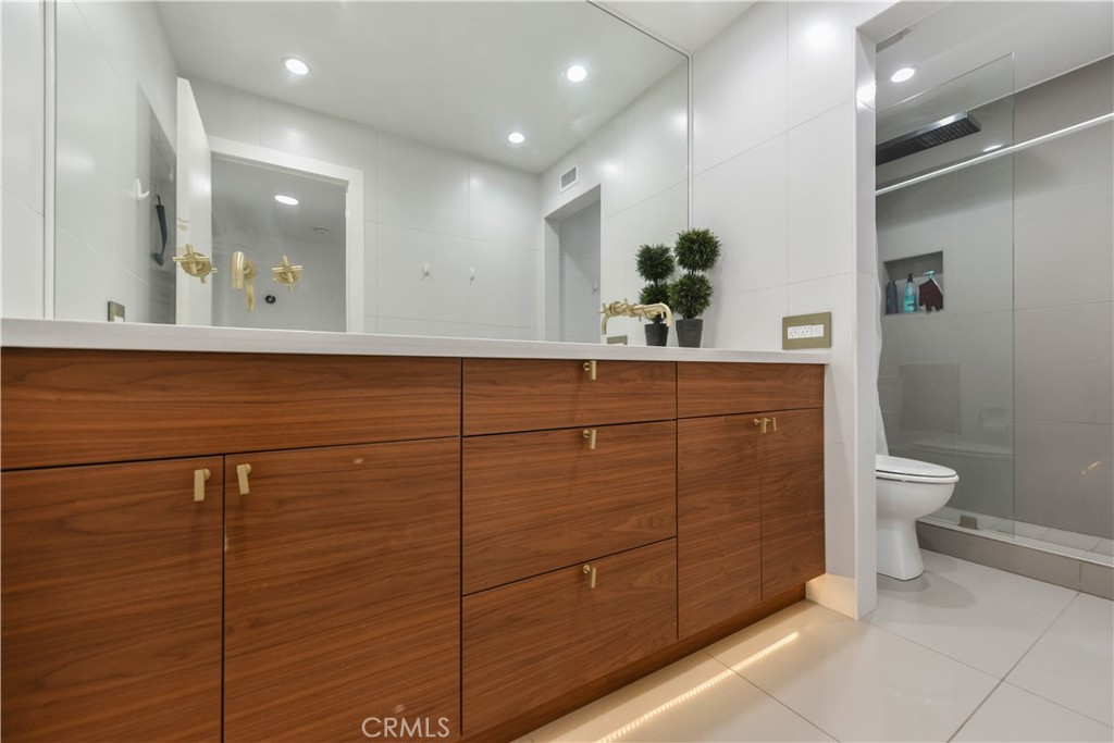 Columbia Square (CS) - Residential Lease