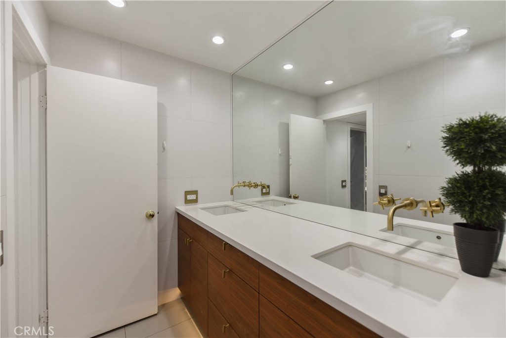 Columbia Square (CS) - Residential Lease