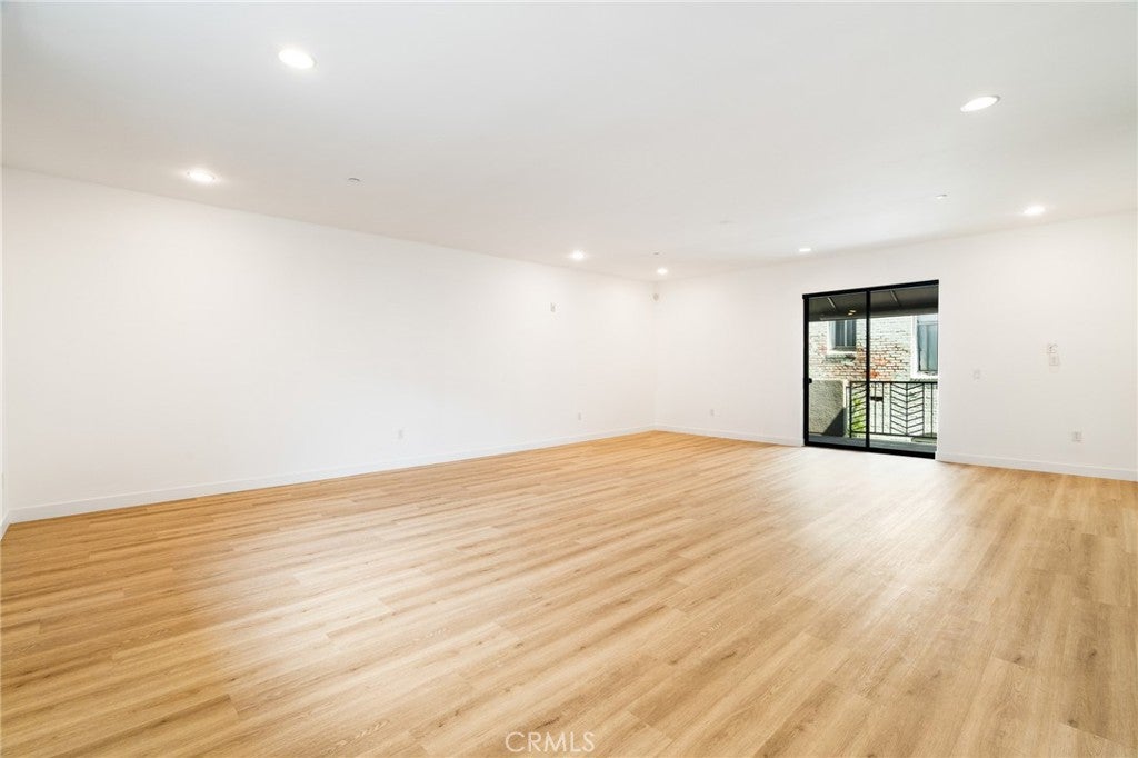 230 S Jackson 309