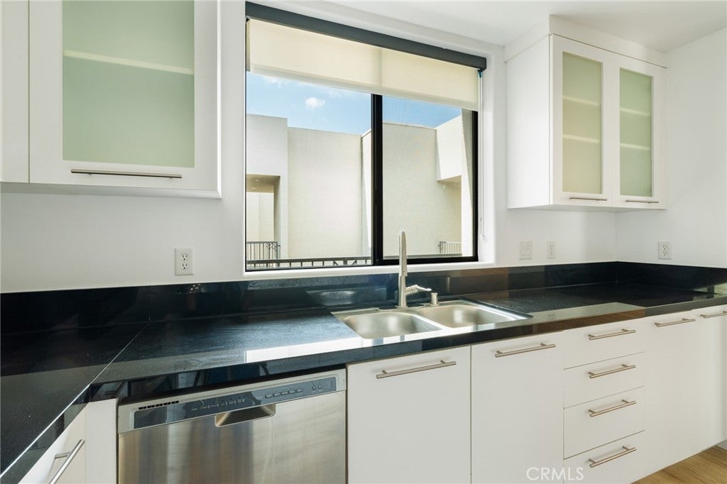 230 S Jackson 309