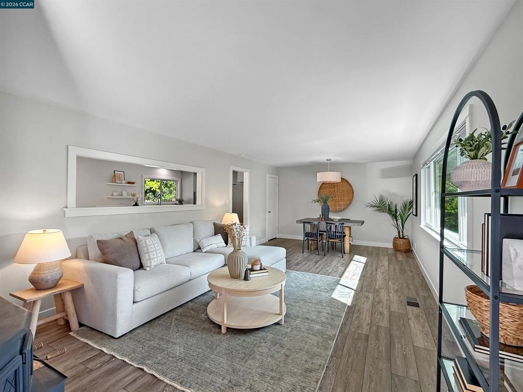 8 Cherry Hills Ct
