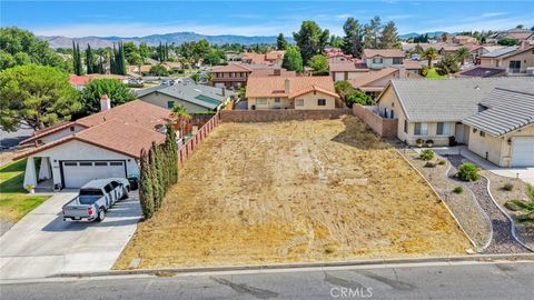 Photo of 17815 Vista Point DR, Victorville, CA 92395 (MLS # HD26151610)