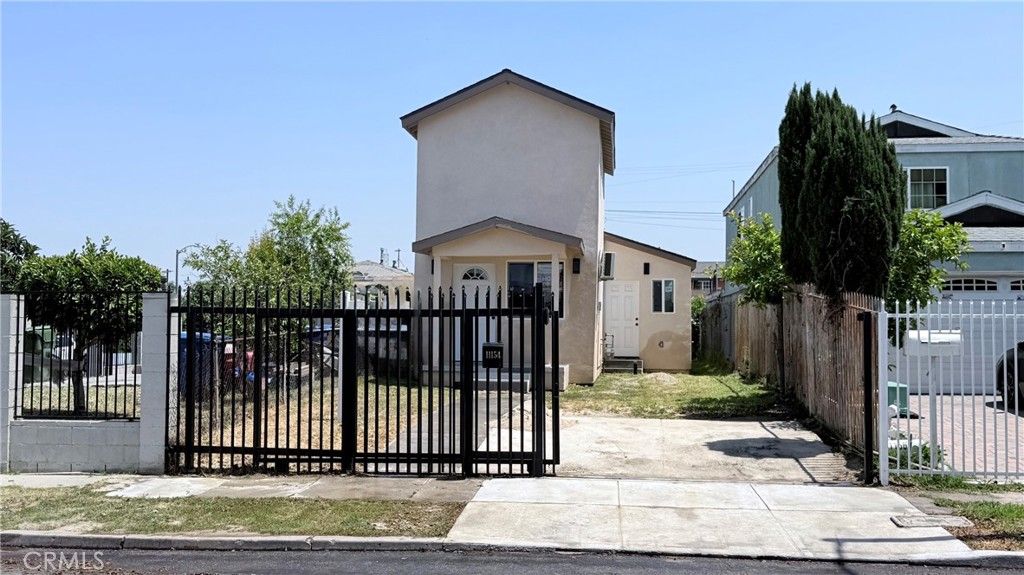 Photo of 11154 Towne Ave, Los Angeles, CA 90061 (MLS # IV26085992)