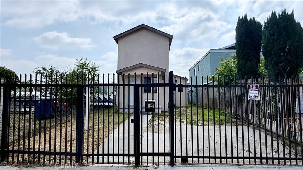 Photo of 11154 Towne Ave, Los Angeles, CA 90061 (MLS # IV26085992)