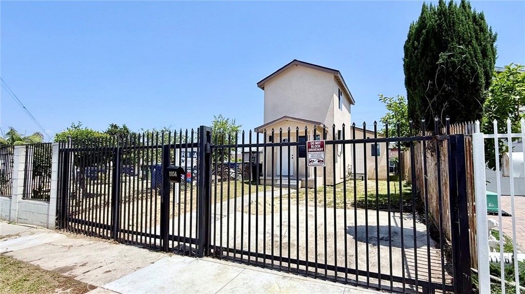 Photo of 11154 Towne Ave, Los Angeles, CA 90061 (MLS # IV26085992)