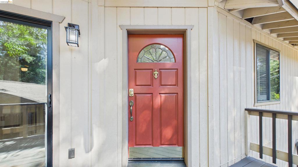 16961 Columbia River Dr