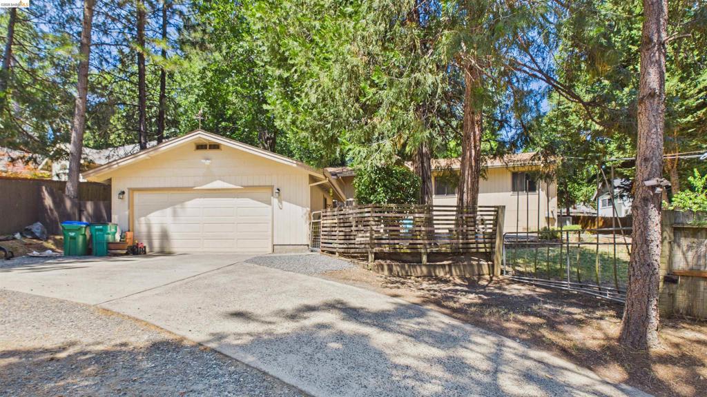 16961 Columbia River Dr