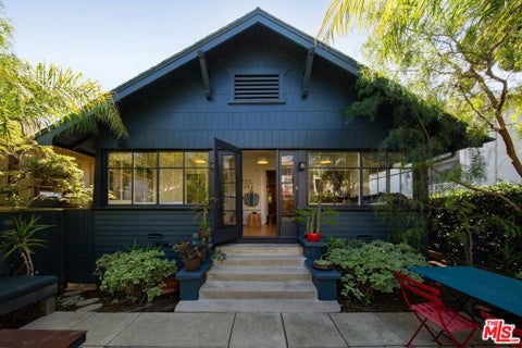 Photo of 128 Park Place, Los Angeles, CA 90291 (MLS # 26989569)