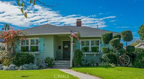 Photo of 401 S Orchard Drive, Burbank, CA 91506 (MLS # BB26039599)