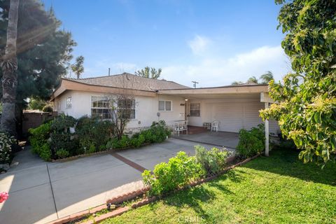 Photo of 16402 Sunburst st, North Hills, CA 91343 (MLS # SR26024069)