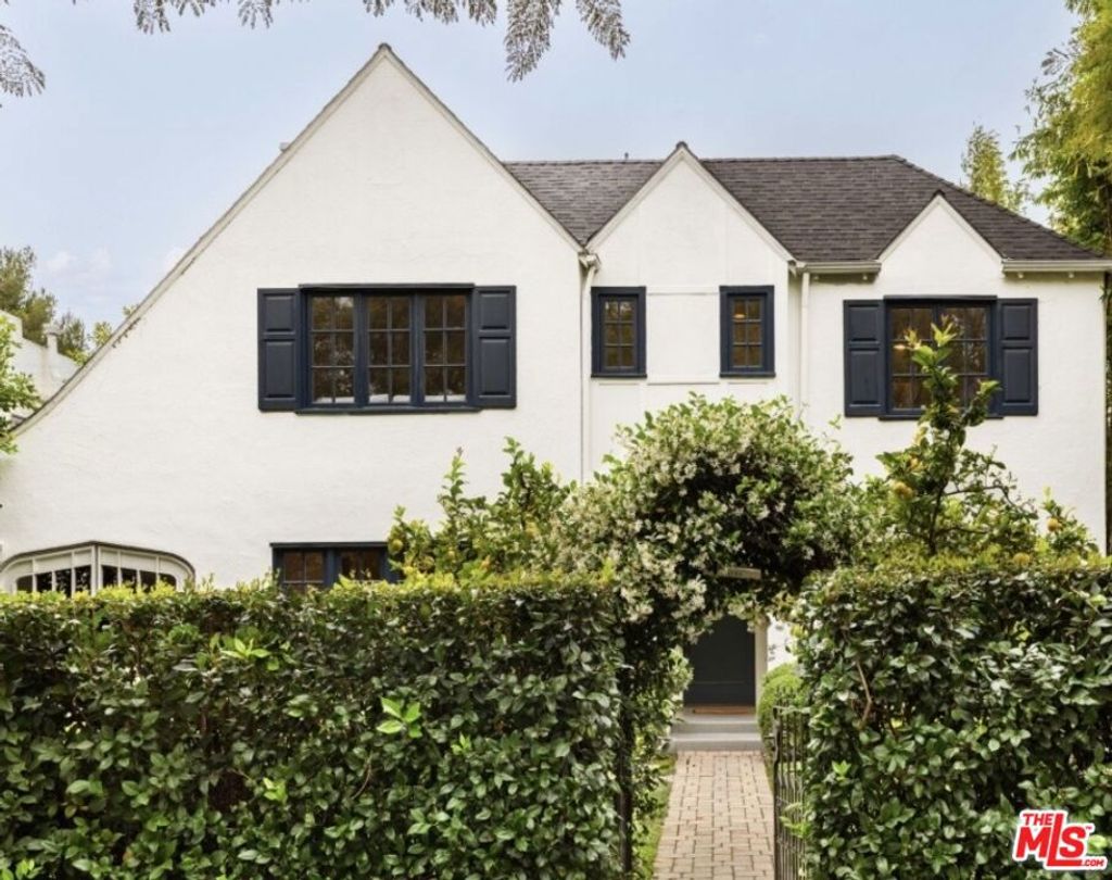 Photo of 1409 N Genesee Avenue, Los Angeles, CA 90046 (MLS # 26809655)