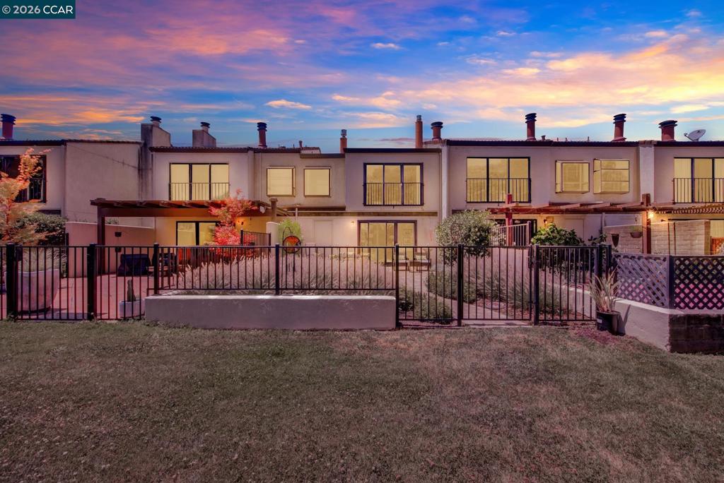 908 Marina Dr