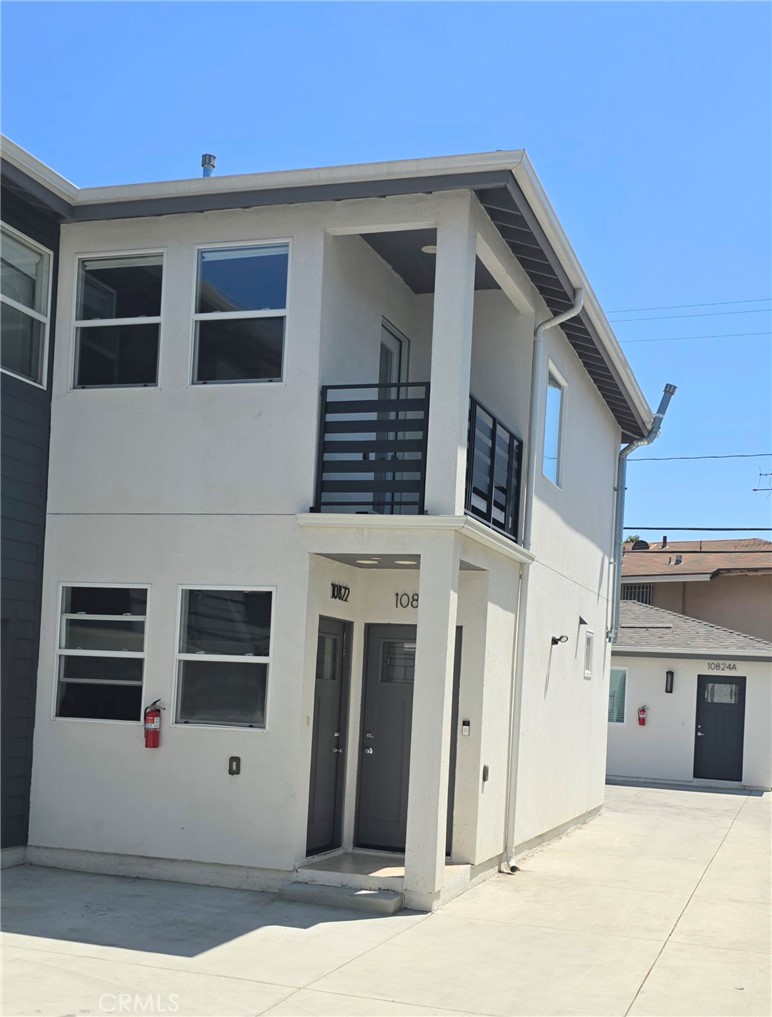 Step into contemporary comfort in this beautifully designed second story, 3-bedroom, 3-bathroom townhome-style rental built in 2022 and ideally located in the heart of Lynwood. Boasting stylish wood laminate flooring and an open layout filled with natural light, this home offers the perfect blend of modern convenience and urban accessibility.
Enjoy the comfort of central AC and HVAC throughout the home, along with laundry hookups for a stackable unit for easy in-home washing. The sleek kitchen comes fully equipped with stainless steel appliances including a stove, refrigerator, dishwasher, and over-the-range microwave — ready for all your culinary needs.
Relax or entertain with two private balconies offering a refreshing outdoor escape. The thoughtful layout ensures privacy and space for everyone with generously sized bedrooms.
Conveniently situated near shopping centers, local restaurants, and just minutes from the 105 Freeway and the Metro Green Line, this home provides easy access to everything you need.
Don’t miss this opportunity to live in a modern home with all the essentials in one of Lynwood’s most connected neighborhoods.
