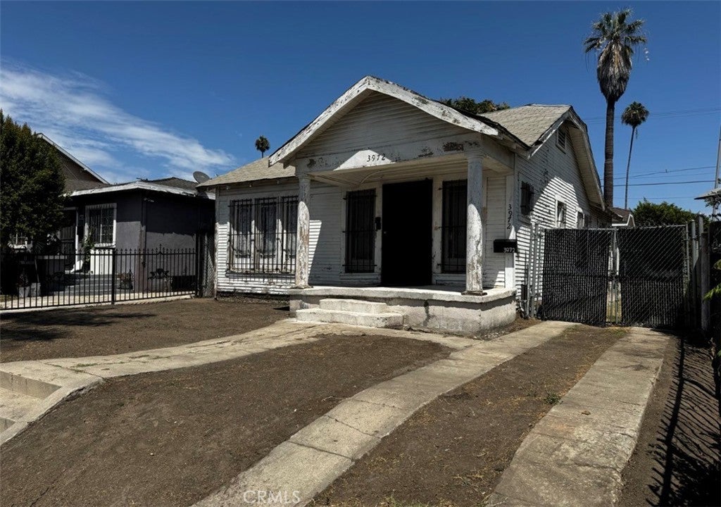 3972 S Hobart BLVD, Los Angeles CA 90062