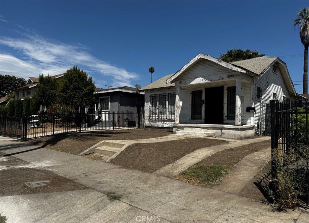 3972 S Hobart BLVD