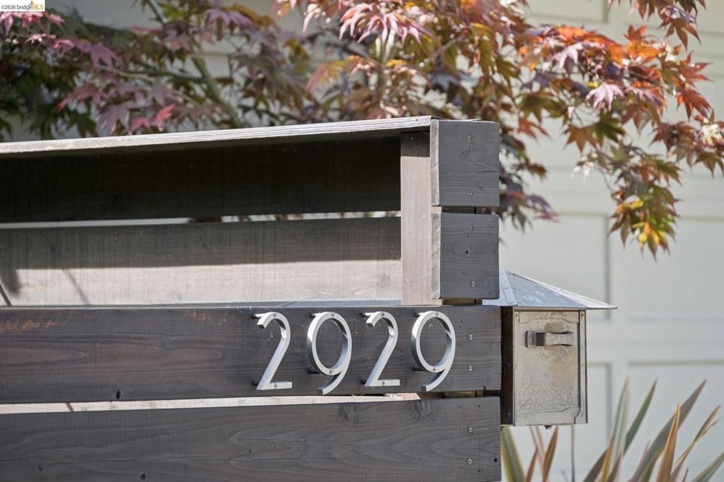 Photo of 2929 HOLYROOD DRIVE Dr, Oakland, CA 94611 (MLS # 41128875)