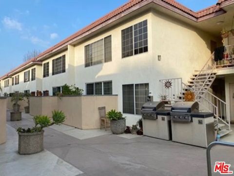 Photo of 18640 Collins Street #216, Tarzana, CA 91356 (MLS # 26702631)