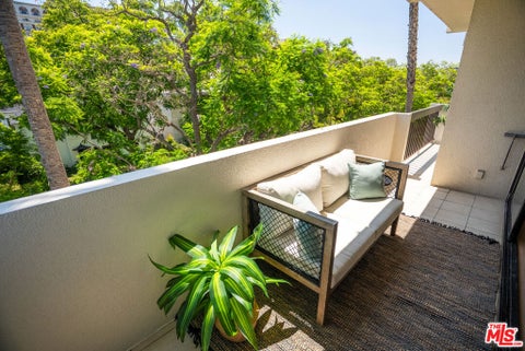 Tiny photo for 325 N Oakhurst Drive #405, Beverly Hills, CA 90210 (MLS # 26103089)