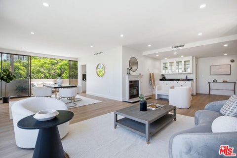 Photo of 325 N Oakhurst Drive #405, Beverly Hills, CA 90210 (MLS # 26103089)