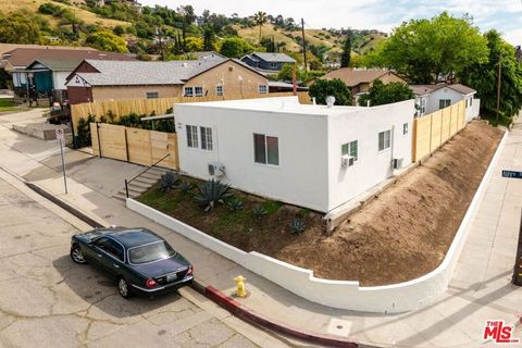 Photo of 2900 Asbury Street, Los Angeles, CA 90065 (MLS # 26657271)