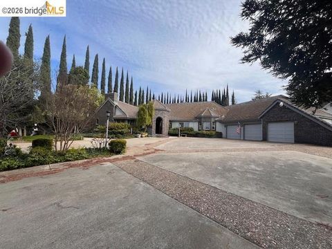 Photo of 80 Cunha Ct Ct, Oakley, CA 94561 (MLS # 41124912)