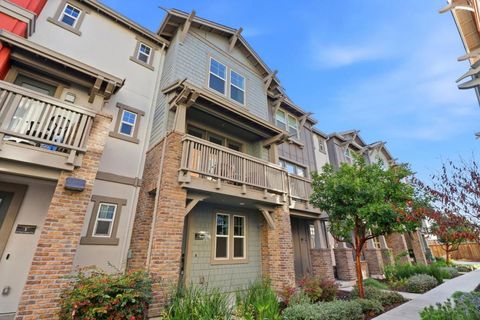 Photo of 537 San Lorenzo Terrace #2, Sunnyvale, CA 94085 (MLS # ML82035407)
