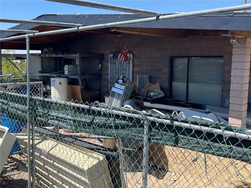 This is a 2 bedrooms, 2 baths 1002 sqf brick home in a 5 acre lot in the City of Lucerne Valley, lots of opportunity. Priced to sell.