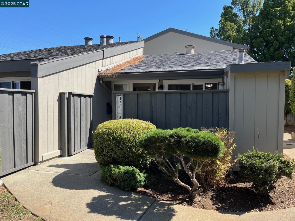 This desirable and well-maintained end unit townhome with 3-bedroom, 2-bath offers 1,050 sq ft of single-level living in a quiet, established community. As an end unit, it features added privacy, with kitchen and primary bedroom windows facing the walking trail. Recent upgrades include double-pane windows and a new sliding glass door. All major appliances—including washer, dryer, refrigerator, gas stove, and dishwasher—are less than 2 years old and included in the sale. Enjoy two enclosed patios—perfect for relaxing or entertaining. Located in a good school district near the Clayton border and just minutes from Newhall Park, shopping, dining, and downtown Walnut Creek.