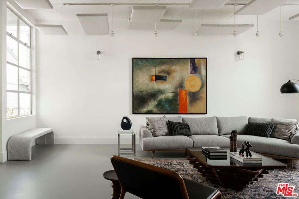 Photo of 558 Rose Avenue, Venice, CA 90291 (MLS # 25607431)