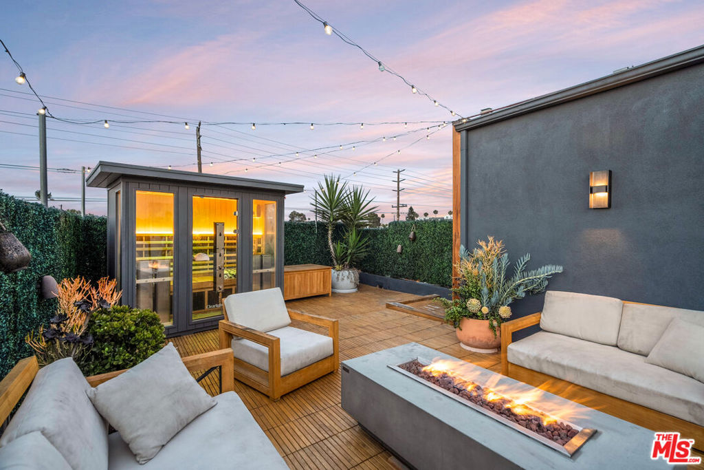 2515 Lincoln Boulevard