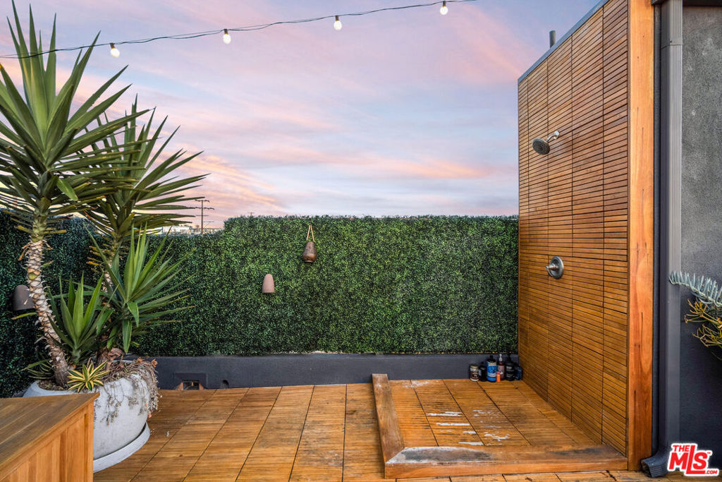 2515 Lincoln Boulevard