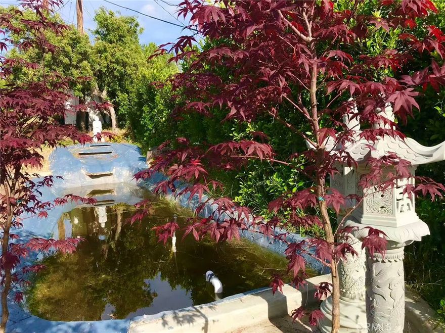 Hilltop Retreat in West Covina – 2 Private Rooms Available
Welcome to 1140 S Spring Meadow Dr, perched atop the scenic hills of West Covina! This peaceful home offers two private rooms in a shared living arrangement. Two spacious private rooms
•  Breathtaking panoramic views from the hilltop
•  Quiet, upscale neighborhood
•  Shared access to kitchen, living areas, and outdoor space
•   Location Perks: Nestled in a serene residential area, just minutes from shopping centers, restaurants, and freeway access. Enjoy the best of both worlds—peaceful living with city convenience.