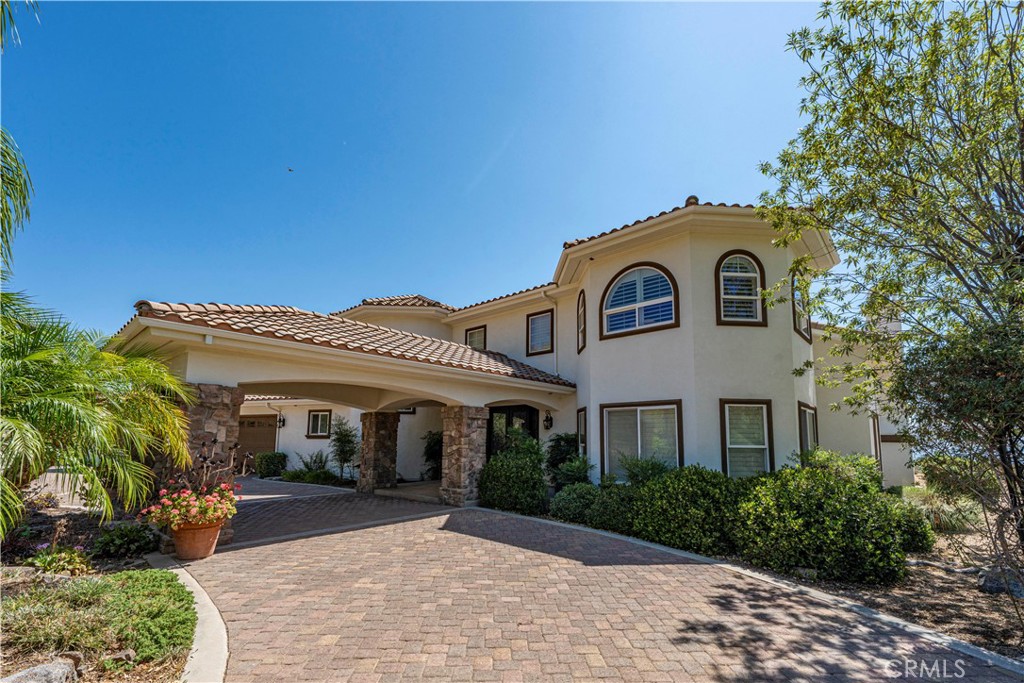 21100 Paseo Montana