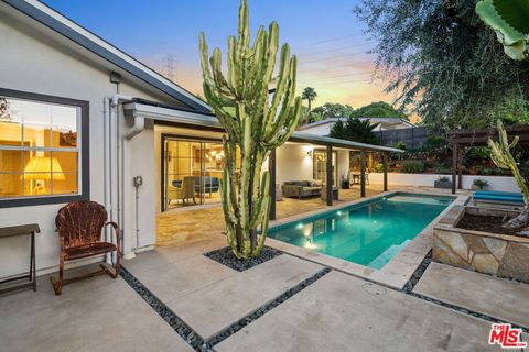 Photo of 6570 Lakeridge Road, Los Angeles, CA 90068 (MLS # 25625483)