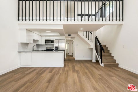 Photo of 3939 Moore Street #201, Los Angeles, CA 90066 (MLS # 26102998)