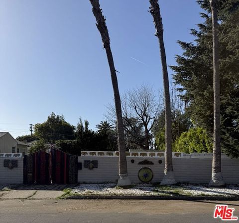 Photo of 4509 Matilija Avenue, Sherman Oaks, CA 91423 (MLS # 26667793)